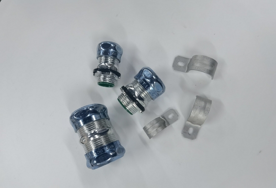 China Los conectores herméticos de acero azules cubren con cinc plateado para EMT Conduit Hot Dip proveedor