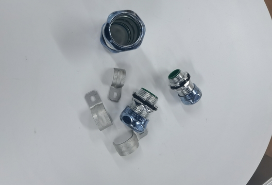 China El casquillo azul EMT Conduit Fittings Steel cubre con cinc plateó el 1/2” a 4&quot; con el anillo hermético proveedor