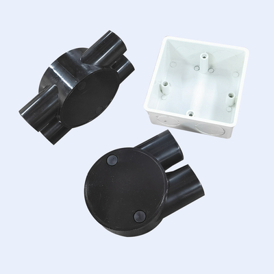 Estándar negro de la manera BS4568 de la caja de conexiones 1 de Upvc con la base de tornillo de cobre amarillo proveedor